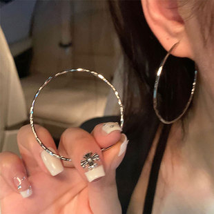欧美法式夸张大圈圈耳环高级感耳圈银色耳饰2026新款爆款耳扣耳钉