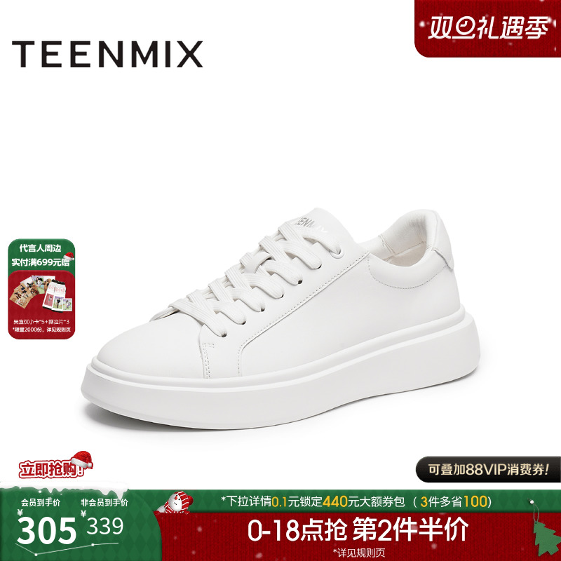 复古工装靴廓形搭配做旧金属扣件