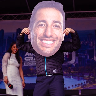 大头 「F1赛车大头照」F1周边围场车手大头照PVC板高清印刷应援物