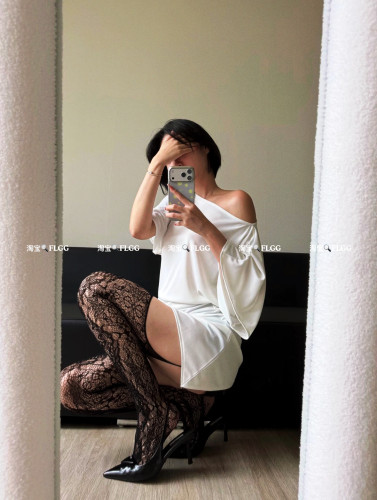 FLGG性感纯欲蕾丝花朵提花吊带袜女薄款防勾丝连裤袜黑色丝袜