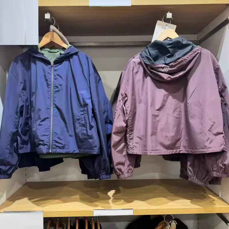 484022 春季合作款女装防风连帽拉链短外套宽松休闲夹克长袖上衣 - 实物图