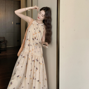 油画感印花挂脖半开门襟吊带无袖连衣裙2025年夏季新款海边度假图片
