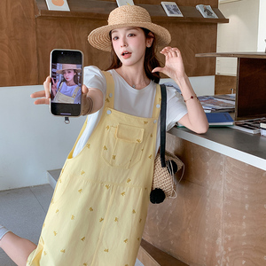 黄色学院风减龄刺绣背带连衣裙女夏韩系小个子休闲甜美百搭连身裙