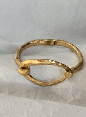 青岛外贸饰品手环手链潮流时尚复古哑光金金属质感弹簧开口手镯