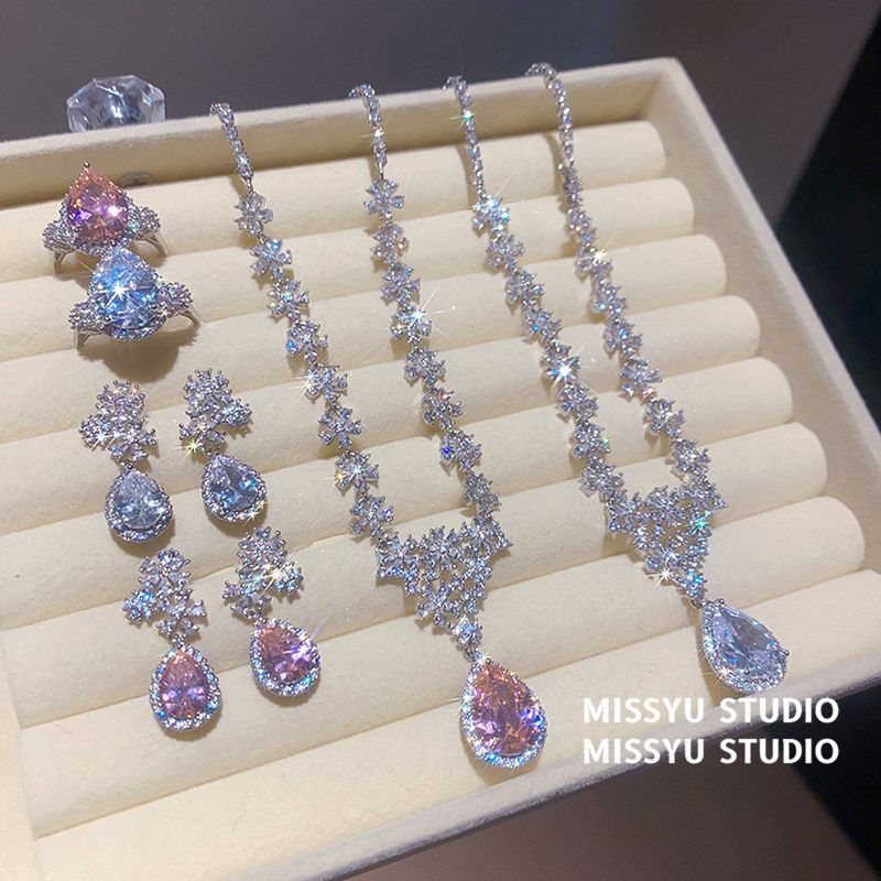 !法式锁骨风项链高级感锆石花朵