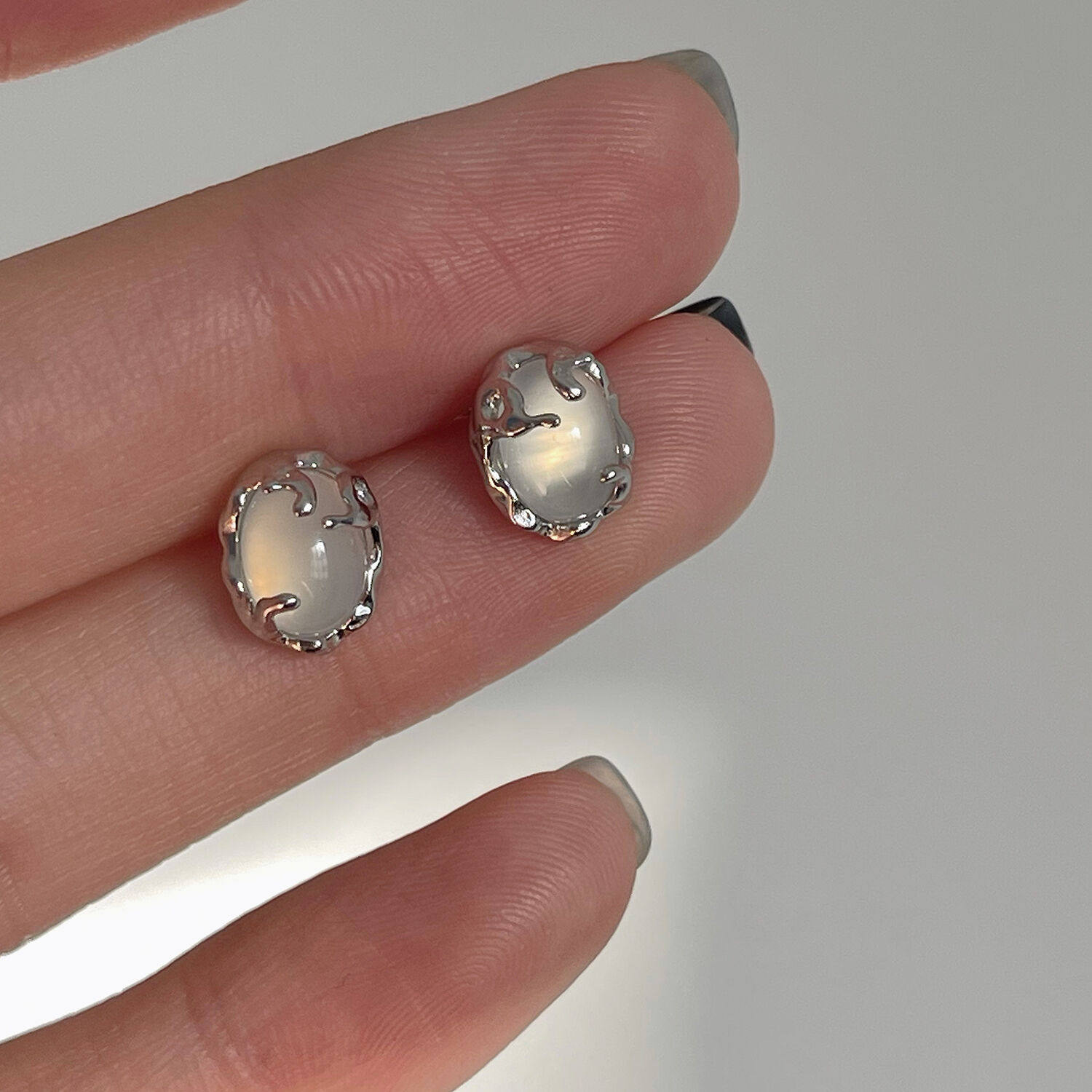 白玛瑙通体925银养耳朵简约耳钉