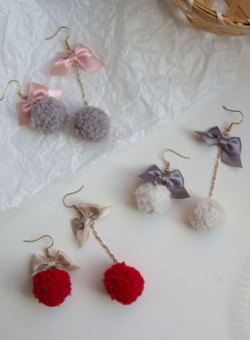 橘店手作／三色蝴蝶结丝带灰色系绒绒球冬日可爱耳环/耳夹