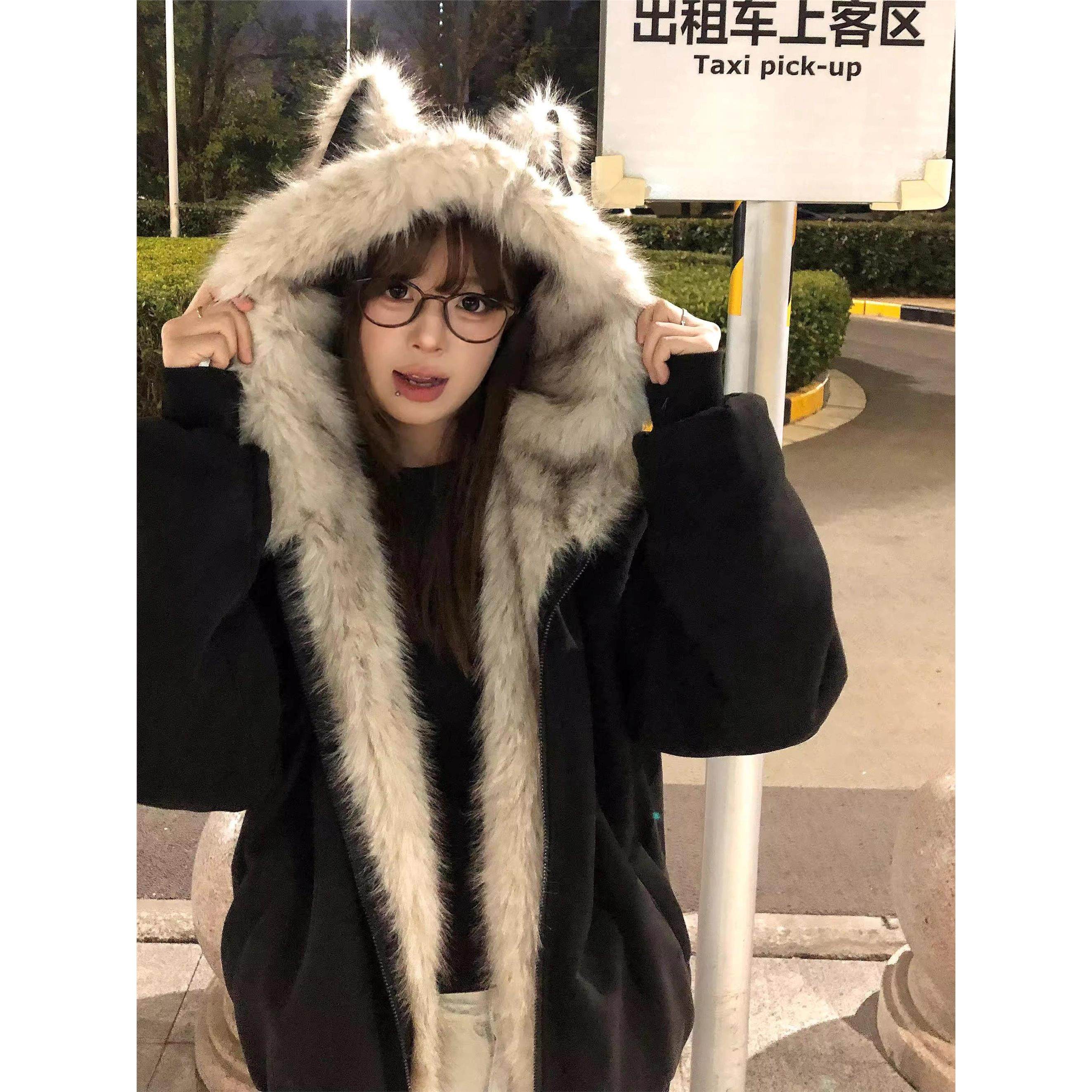 巨好看猫耳朵加绒连帽座山雕外套羽绒棉服女冬季新款保暖加厚棉袄