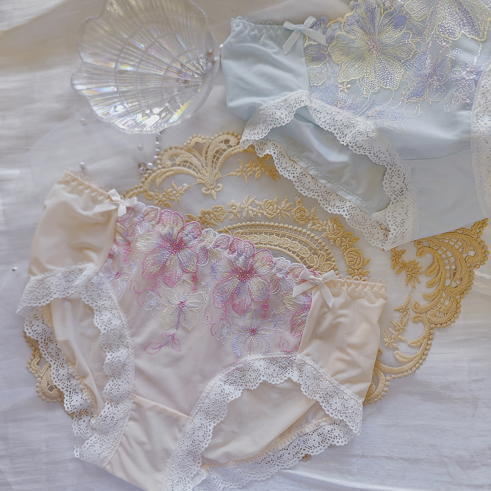 少女の私房浪漫日系冰丝柔软丝滑速干无痕蕾丝花边内裤刺绣中腰短,女士内衣/男士内衣/家居服,女三角裤,淘宝优惠券,粉丝福利购,淘宝优惠卷