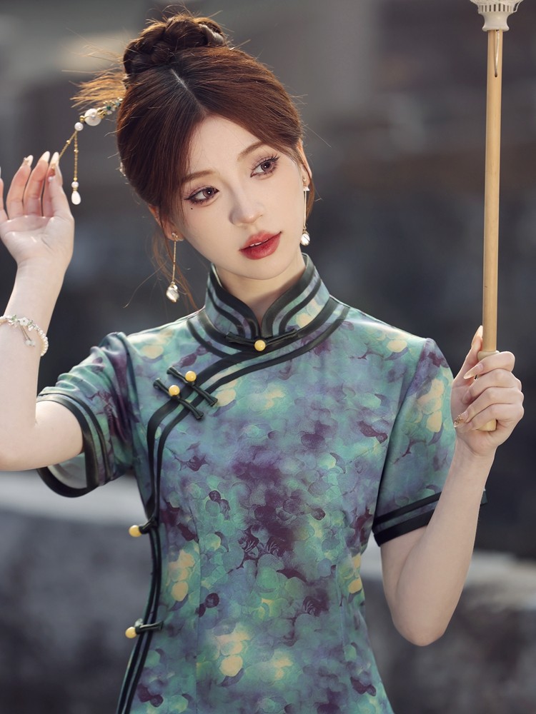 长旗袍长款2024年新款春款盘扣复古新中式改良花色古韵民国风妈妈