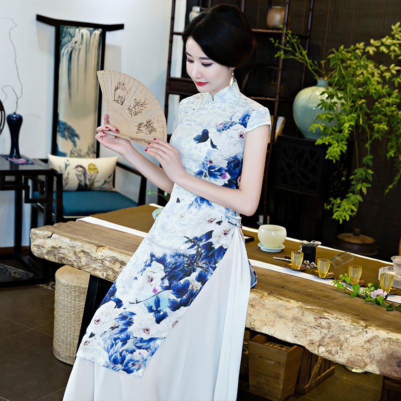 越南奥黛旗袍2022年新款青花瓷茶服夏白色改良演出走秀长款中国风
