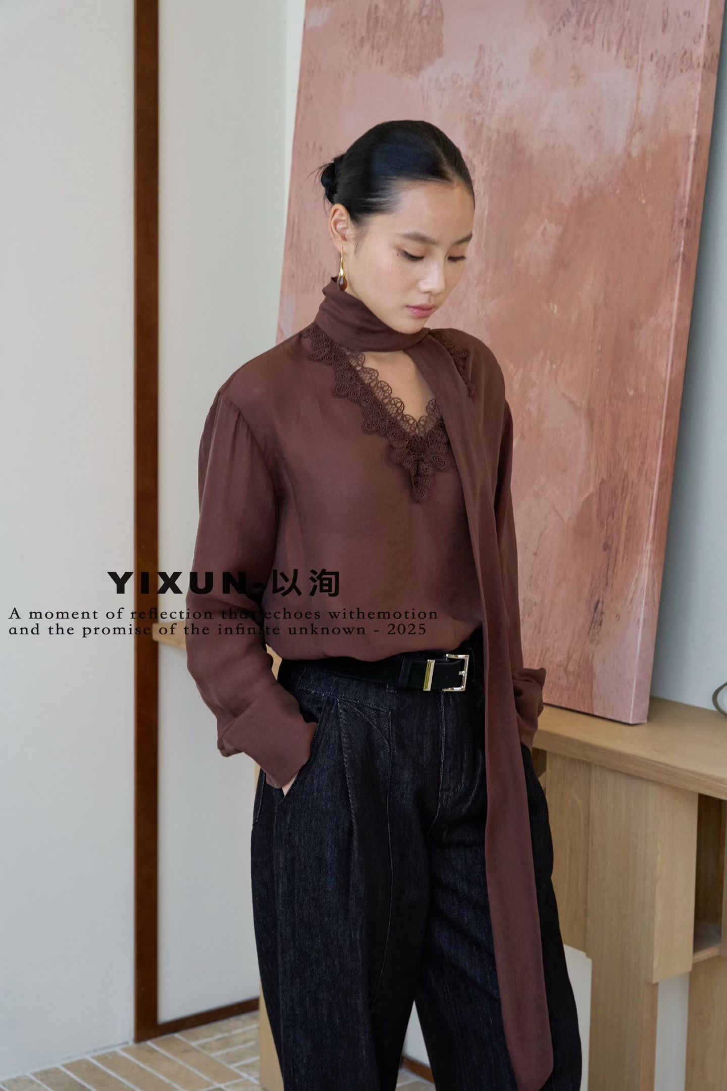 南油原创设计师品牌特价蕾丝领口飘带衬衫