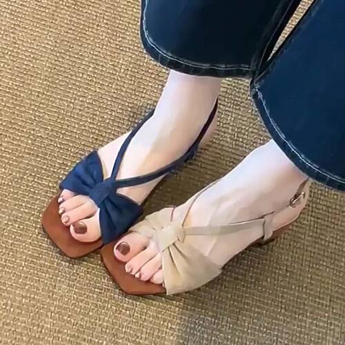 2026新款蝴蝶结露趾凉鞋女夏粗跟方头杏色百搭配裙子后绊带通勤鞋