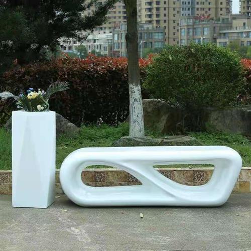 厂家玻璃钢芝麻街kaws公仔坐像站立大摆件网红潮流卡通摆件