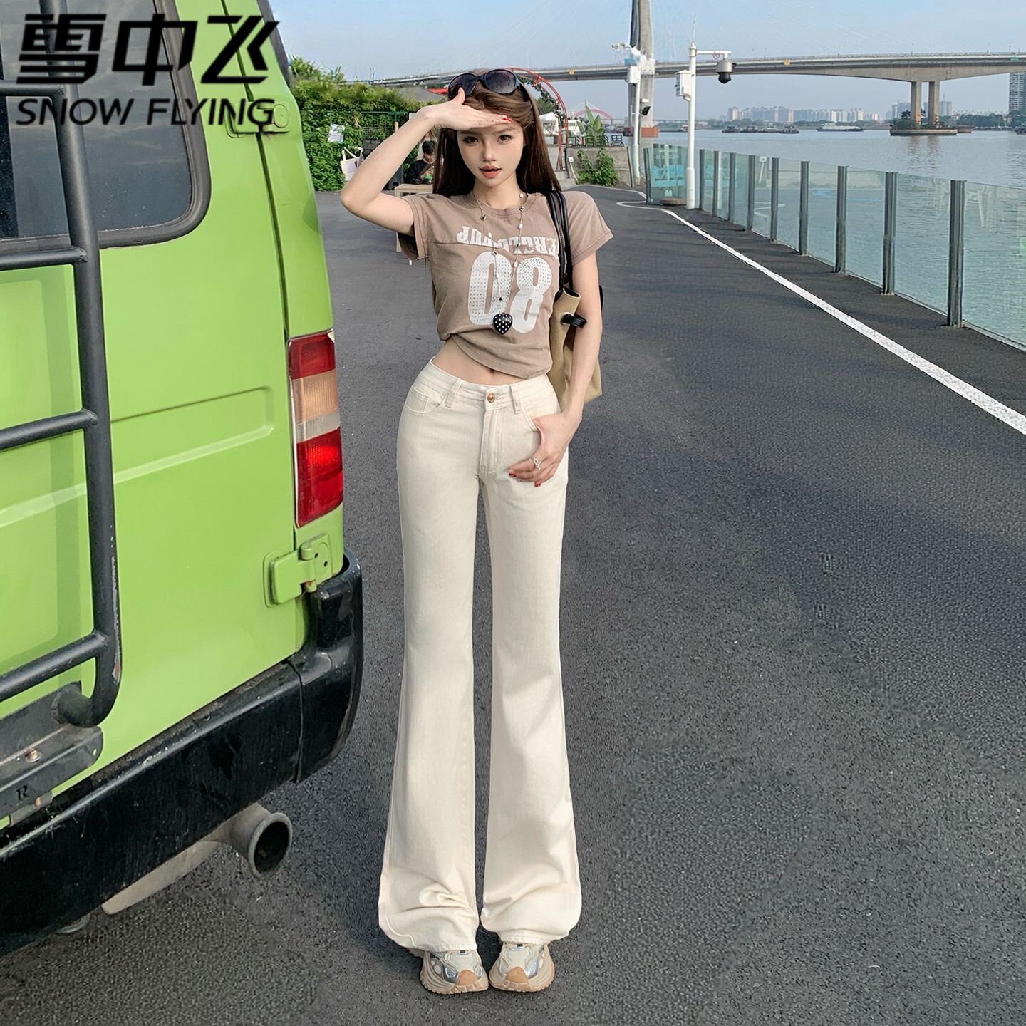 雪中飞杏色微喇牛仔裤女春季2026新款弹力修身显瘦窄版直筒喇叭裤