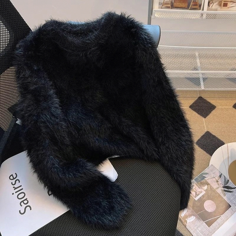 今年流行的水貂绒毛衣女2025秋冬新款短款盐系穿搭软糯毛绒绒上衣