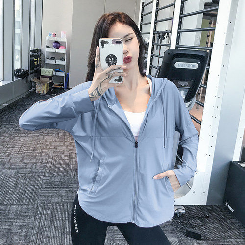 简可莉宽松连帽防晒运动外套女