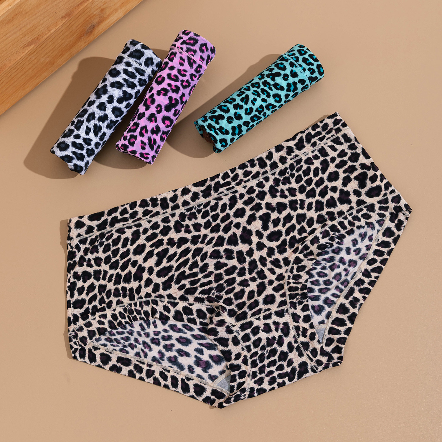 豹纹内裤少女冰丝无痕一片式牛奶丝超薄性感中腰三角裤头大码胖MM,女士内衣/男士内衣/家居服,女三角裤,淘宝优惠券,粉丝福利购,淘宝优惠卷