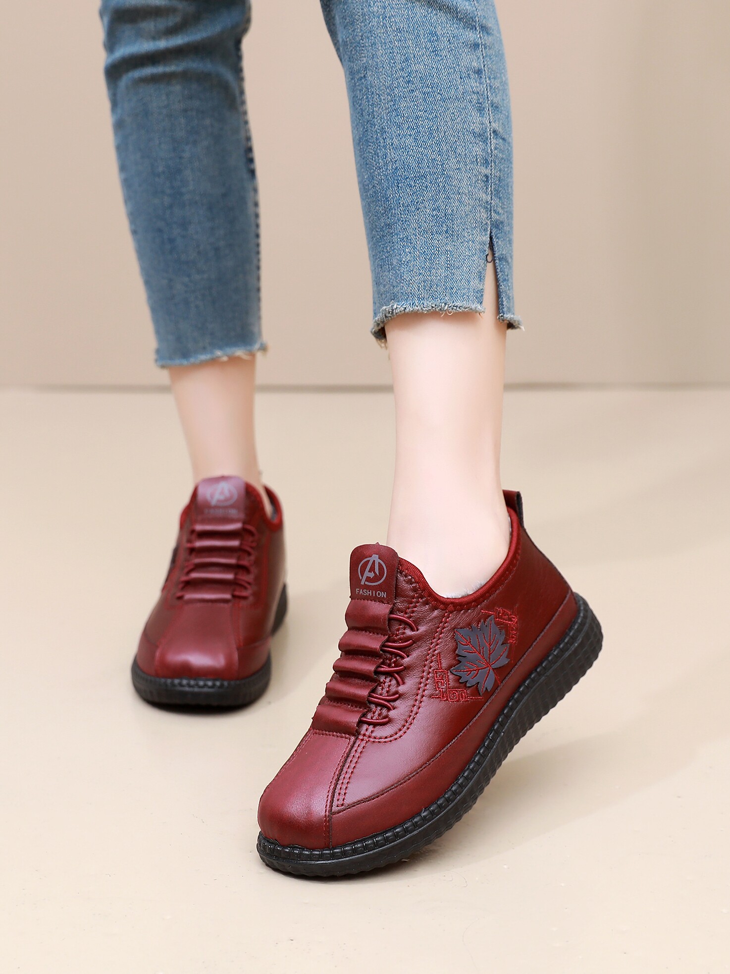 겨울 여성을위한 새로운 면화 신발 벨벳과 두꺼운 어머니의 신발 미끄럼 방지 따뜻한 두 번째 면화 오래된 베이징 면화 부츠 방수 스노우 부츠