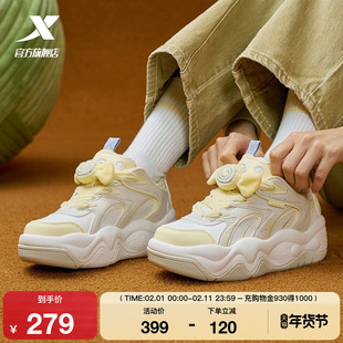 特步吐司鞋女鞋2025冬季新款板鞋平底鞋女款休闲鞋运动鞋革面厚底