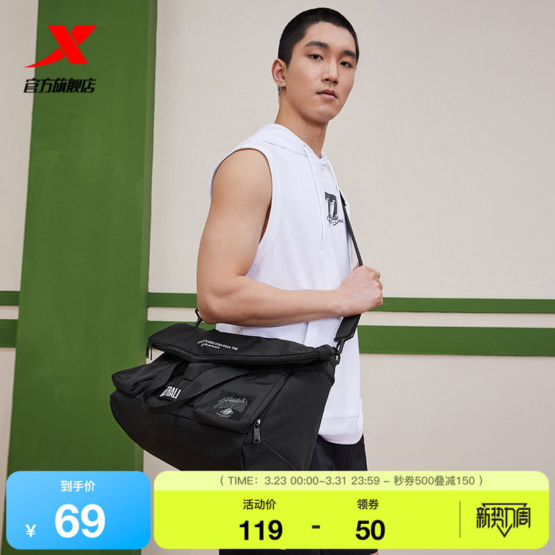 特步情侣斜挎包2026年春季大容量健身运动腰包女通勤单肩包男