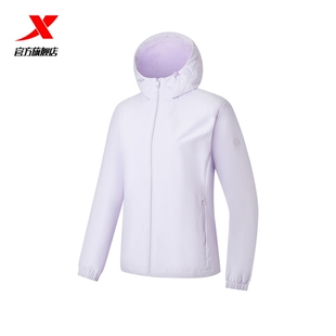 特步女子双层运动风衣连帽防风防泼水2026春季综训跑步拉链外套女