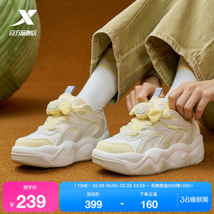 特步吐司鞋女鞋2026春季新款板鞋平底鞋女款休闲鞋运动鞋革面厚底