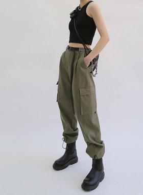 2025新款春秋冬户外登山冲锋裤子小个子束脚直筒军绿色工装裤女款