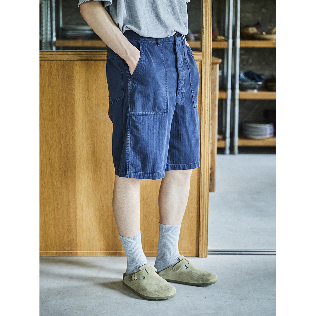 斜纹布轻松剪裁直筒工装短裤