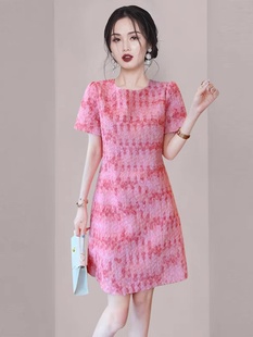 新款 粉色裙子大码 洋气小众减龄刺绣连衣裙夏季 法式
