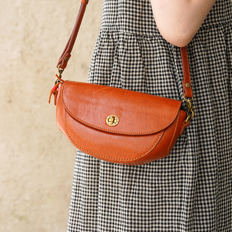 转山女真皮2024新款时尚夏天小众设计高级感爆款单肩小斜挎马鞍包