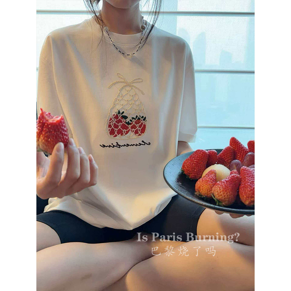 新款减龄百搭刺绣一网兜草莓圆领通勤短袖T恤女