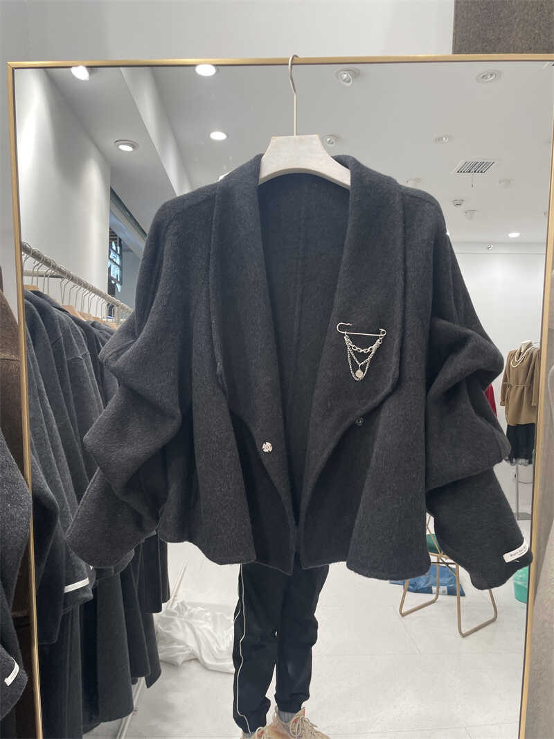 设计感女装 高级感赫本风呢子大衣秋冬季小个子黑色斗篷毛呢外套