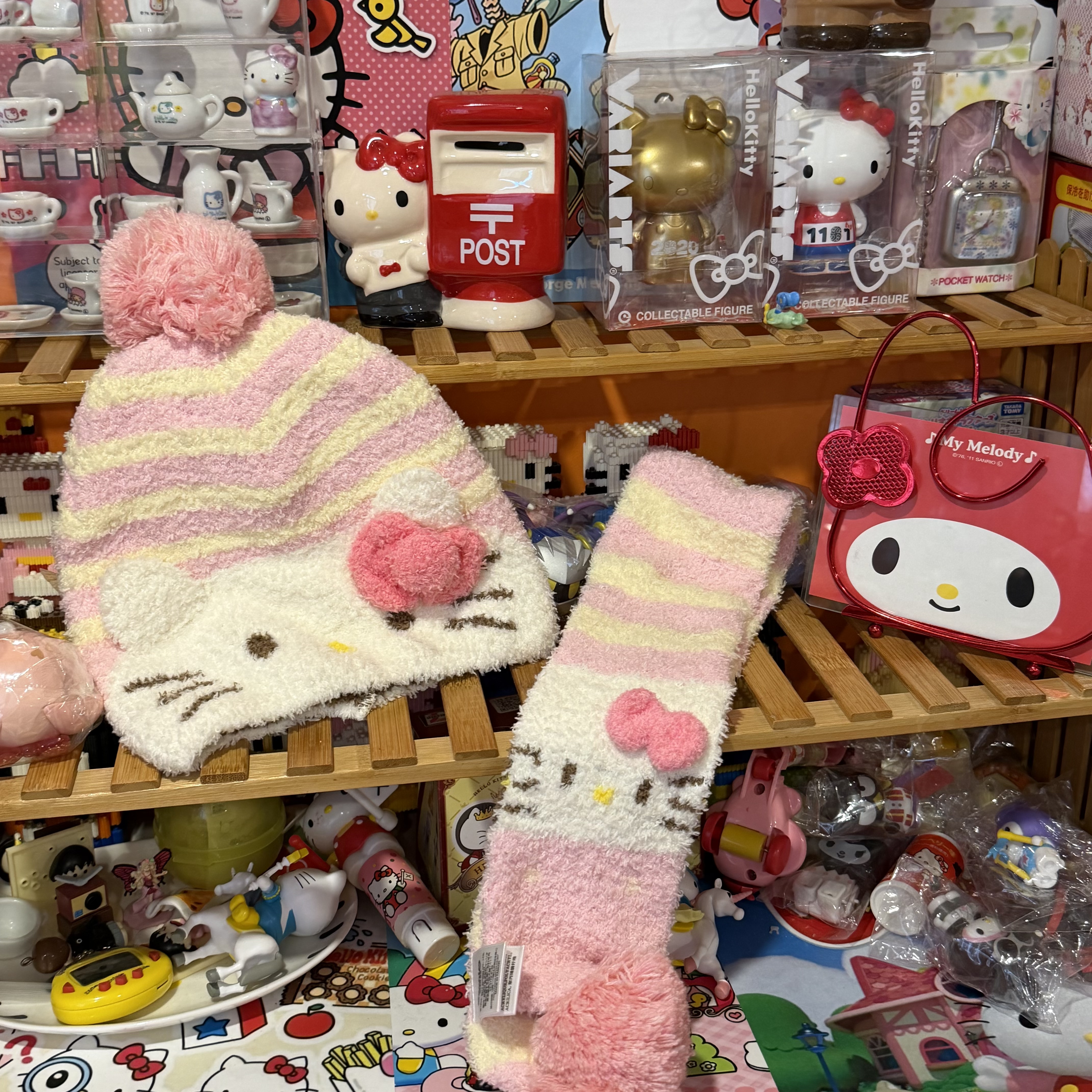 Hello Kitty三丽鸥Sanrio正版毛绒帽子+围巾套装 全新带吊牌