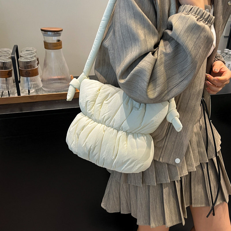 秋冬新款尼龙褶皱云朵腋下包