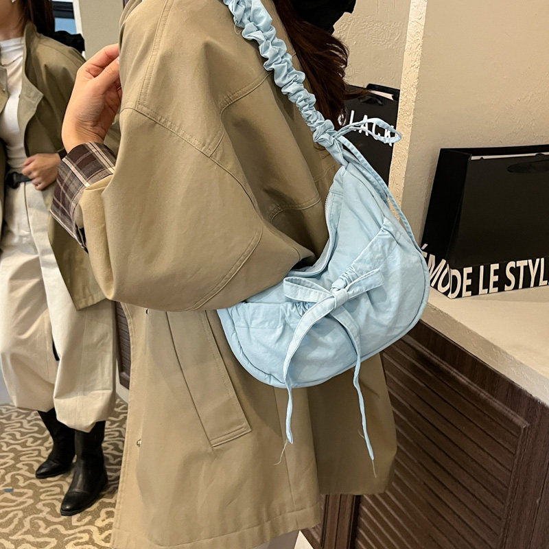 蝴蝶结休闲褶皱布包斜挎包女式2025新款潮冬季简约时尚百搭单肩包