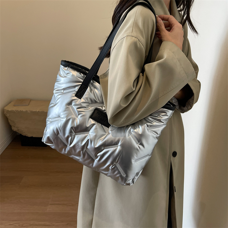 女款软皮太空棉大容量通勤托特包