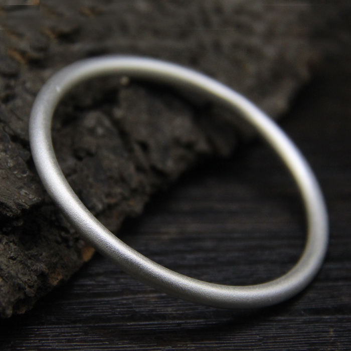 贵州银色民族特色999足银古法银闭口光圈流行手镯纯银手镯