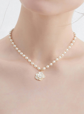 韩国山茶花珍珠项链女小众设计感颈链新款轻奢高级小香风锁骨链