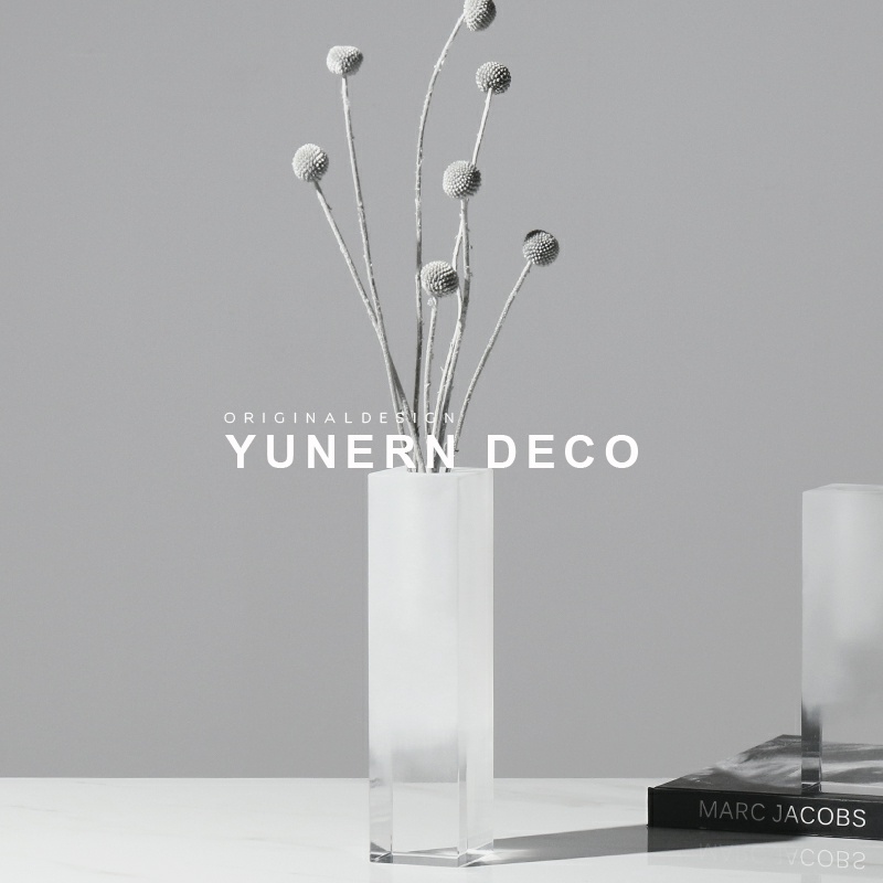 简约现代风渐变样板房间插花器