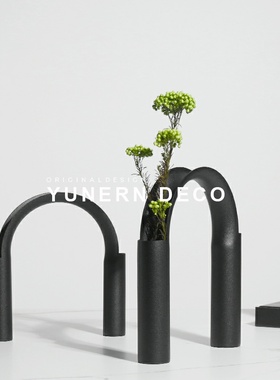 简约现代风金属样板房间茶几花束