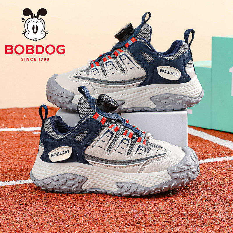 巴布豆童鞋男童鞋子2026春季新款女大童旋转钮扣运动鞋儿童跑步鞋