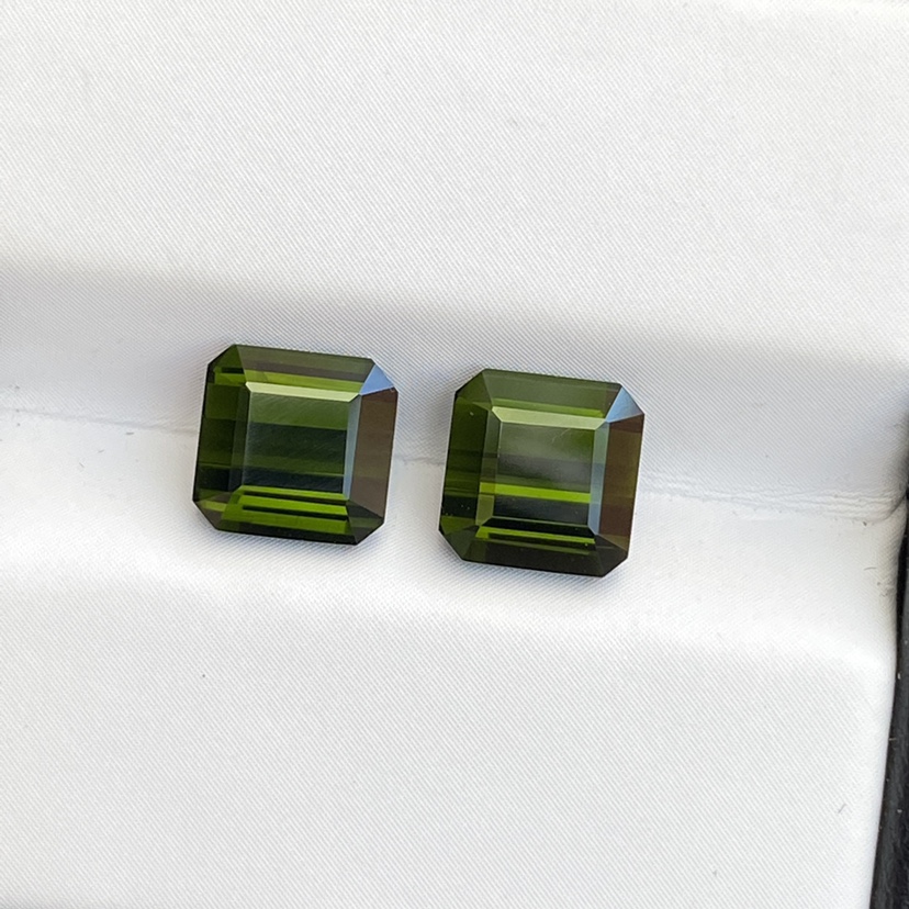 天然绿色碧玺方形  耳钉配石 3.52ct/2粒,6.5x6.5mm, 全净体