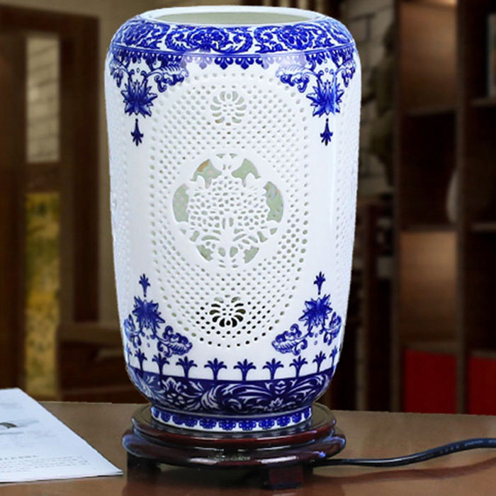 中式青花陶瓷台灯卧室床头书房灯具景德镇镂空古典青雅家居摆件