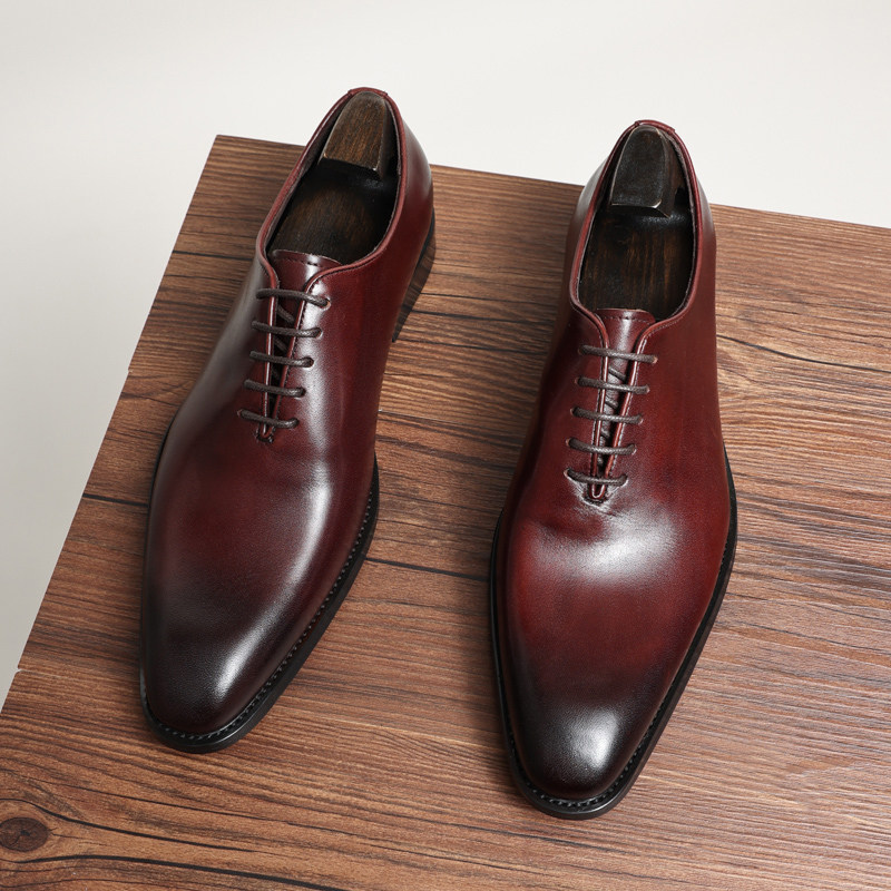 意大利新款男士牛津鞋潮流头层牛皮结婚男鞋酒红尖头商务正装皮鞋