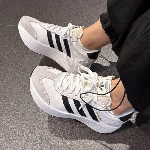 阿迪达斯adidas三叶草跑步鞋男女鞋减震运动轻便透气休闲鞋JI0831