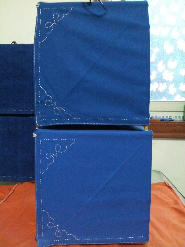 蓝色绣花笼衣一个