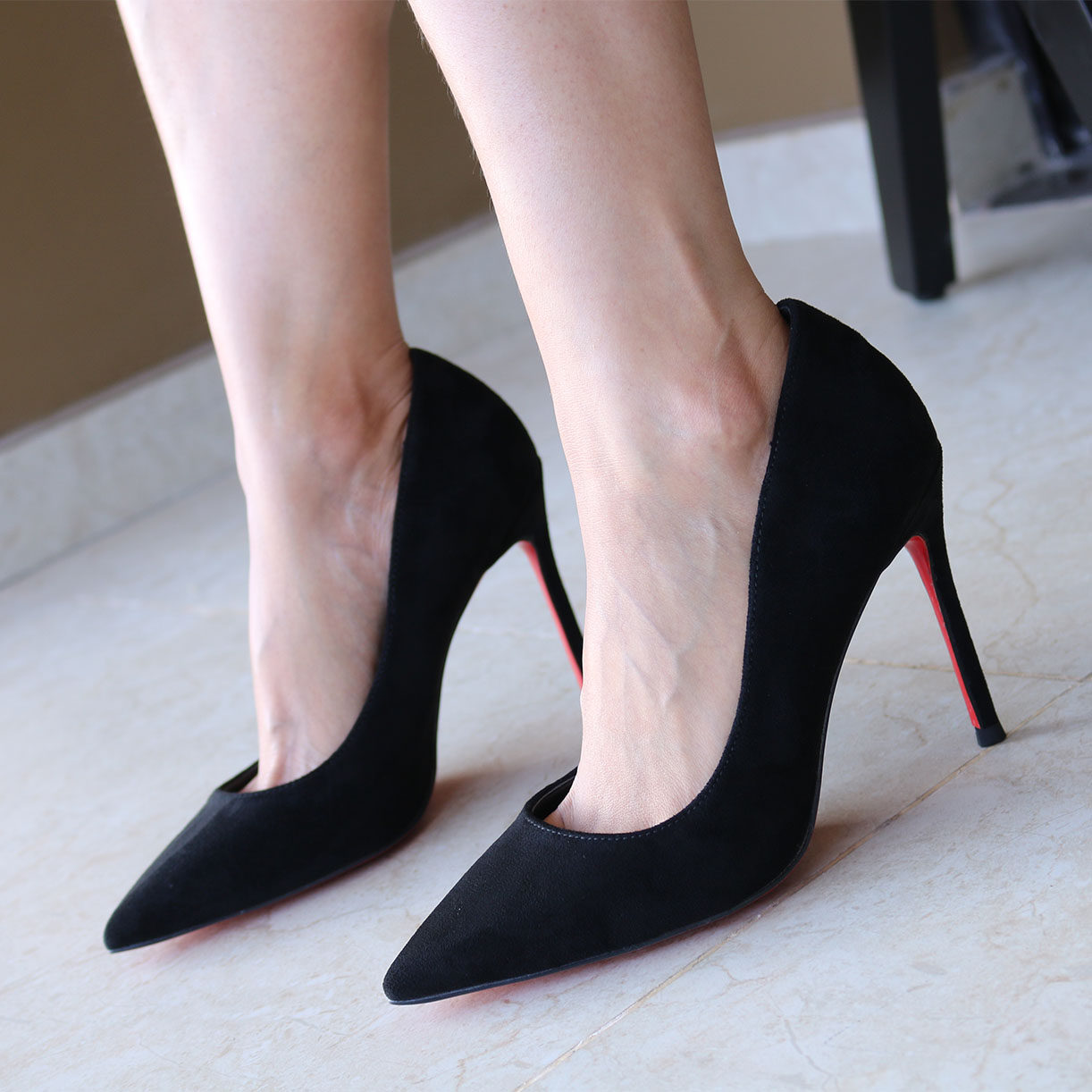 黑色绒面尖头高跟鞋细跟浅口红底鞋百搭宴会职业礼服鞋主持人10CM