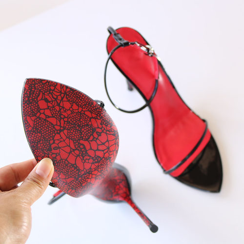 蕾丝红底细高跟凉鞋小细带一字扣带大码CD高跟鞋性感夜店床上13CM