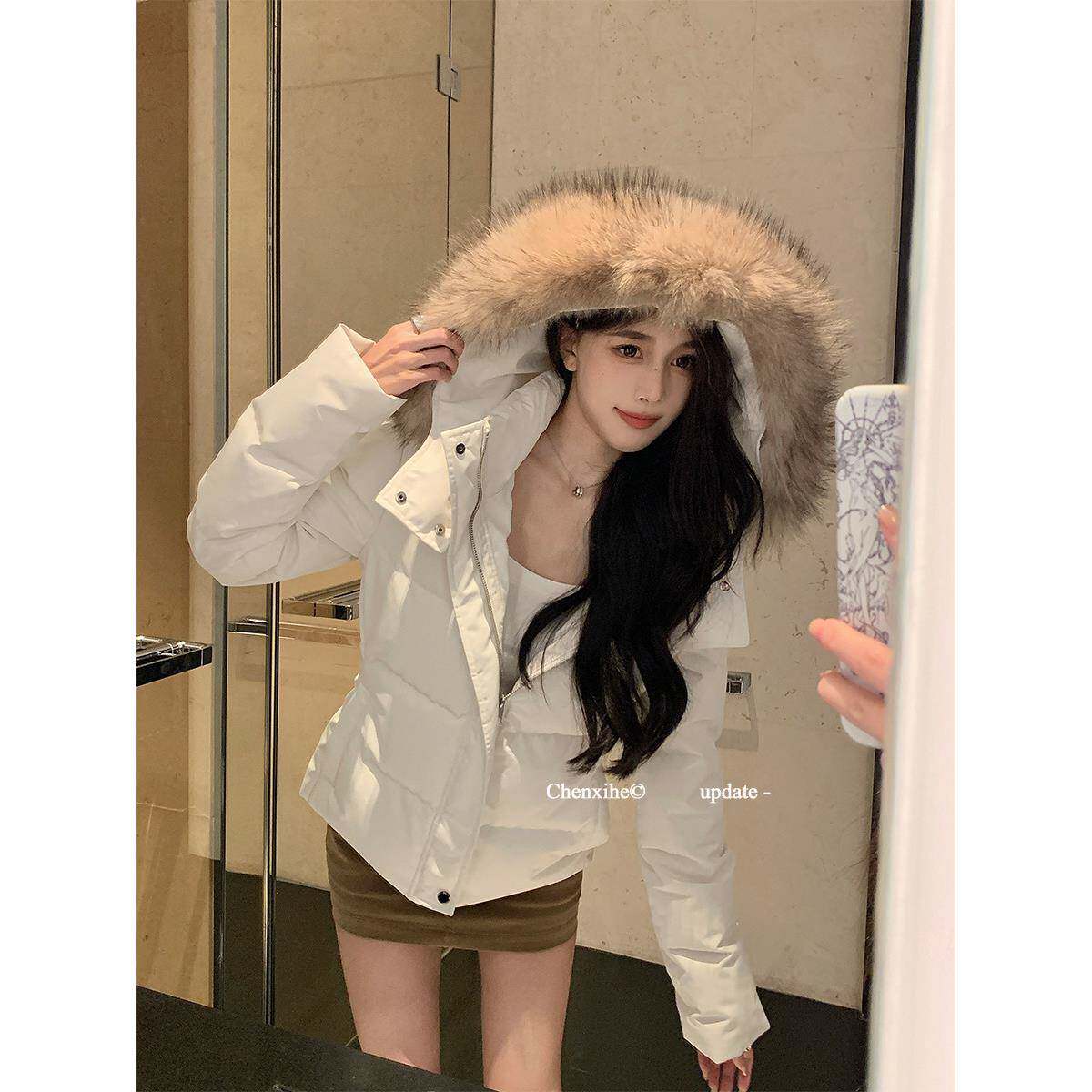 何晨曦2025新腰版羽绒服女子冬季短白色修身可拆卸毛皮领夹克